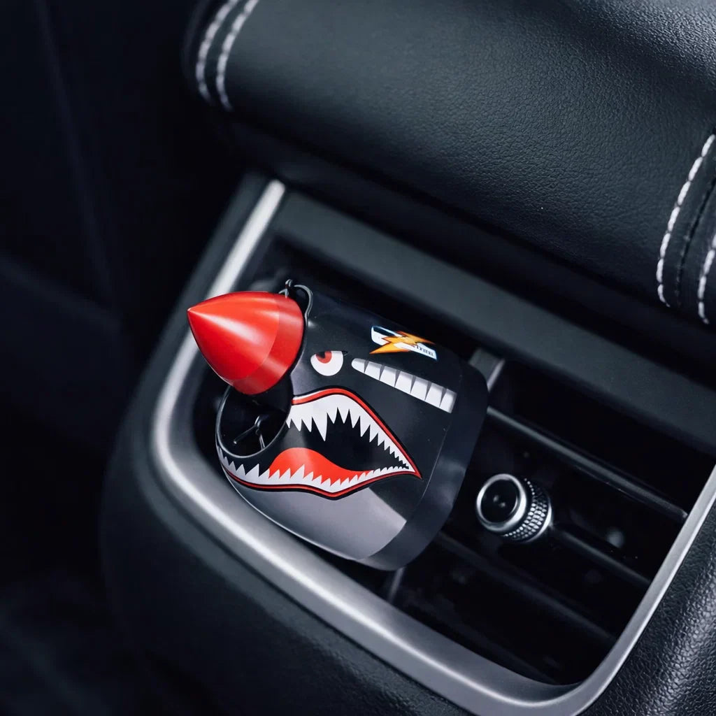 AeroLegend™ – Draaiende Propeller Auto Ornament | Vliegtuig Autodecoratie