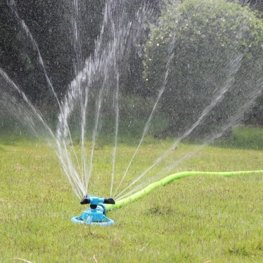 SpinSpray™ - 360° roterende gazonsproeier [50% Korting]