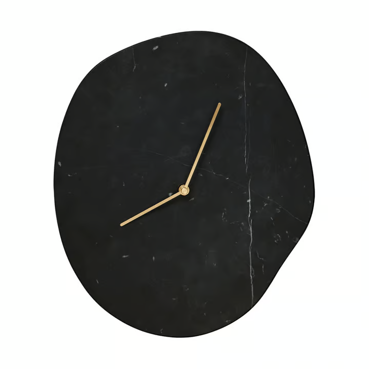 Sculpturale wandklok met organisch design – Scandinavische stijl