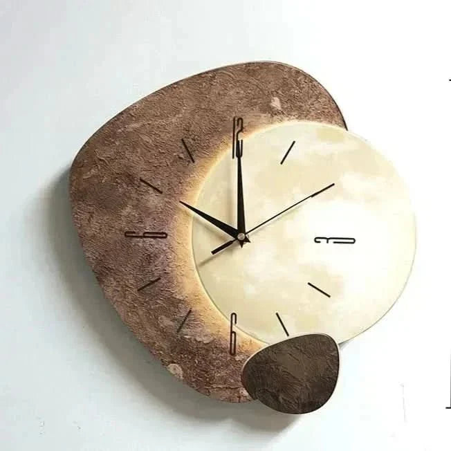 Moderne houten wandklok met stil uurwerk en USB-verlichting