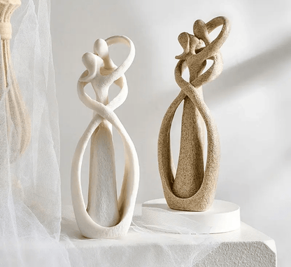 Abstracte liefdessculptuur van keramiek – modern woondekor