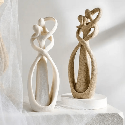 Abstracte liefdessculptuur van resin – Elegante decoratief beeldje
