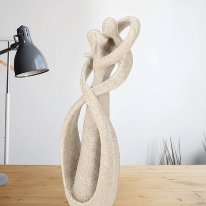 Abstracte liefdessculptuur van resin – Elegante decoratief beeldje