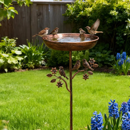 Vogelbad met grondpen – decoratieve tuinschaal voor wilde vogels