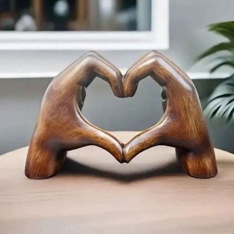 Handgesneden houten figuur – Decoratief beeldje van natuurlijk hout