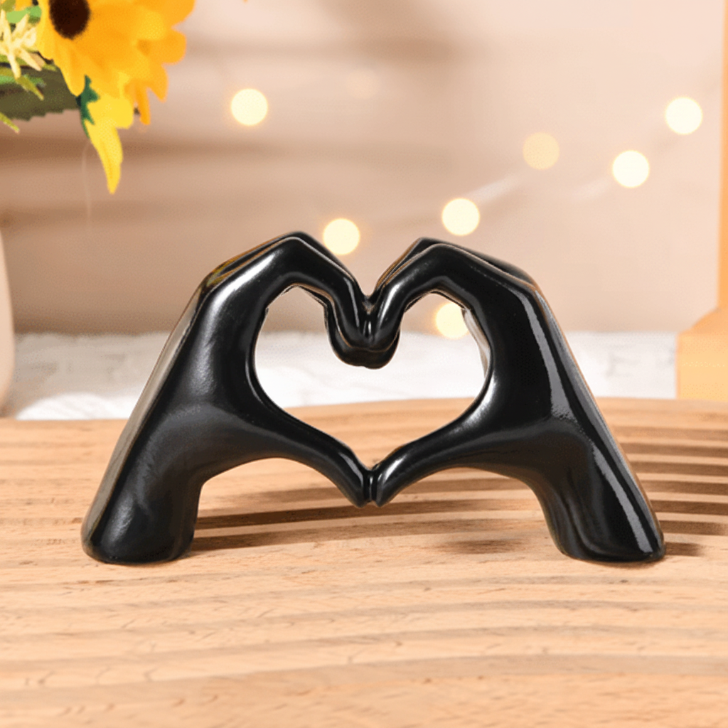 Handgesneden houten figuur – Decoratief beeldje van natuurlijk hout