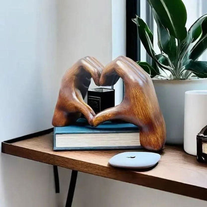 Handgesneden houten figuur – Decoratief beeldje van natuurlijk hout