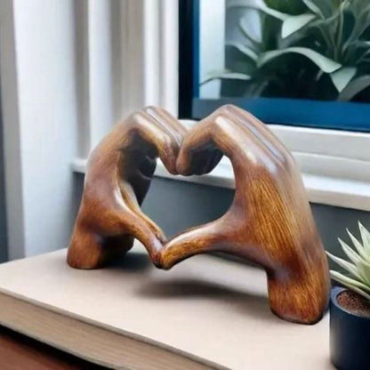 Handgesneden houten figuur – Decoratief beeldje van natuurlijk hout