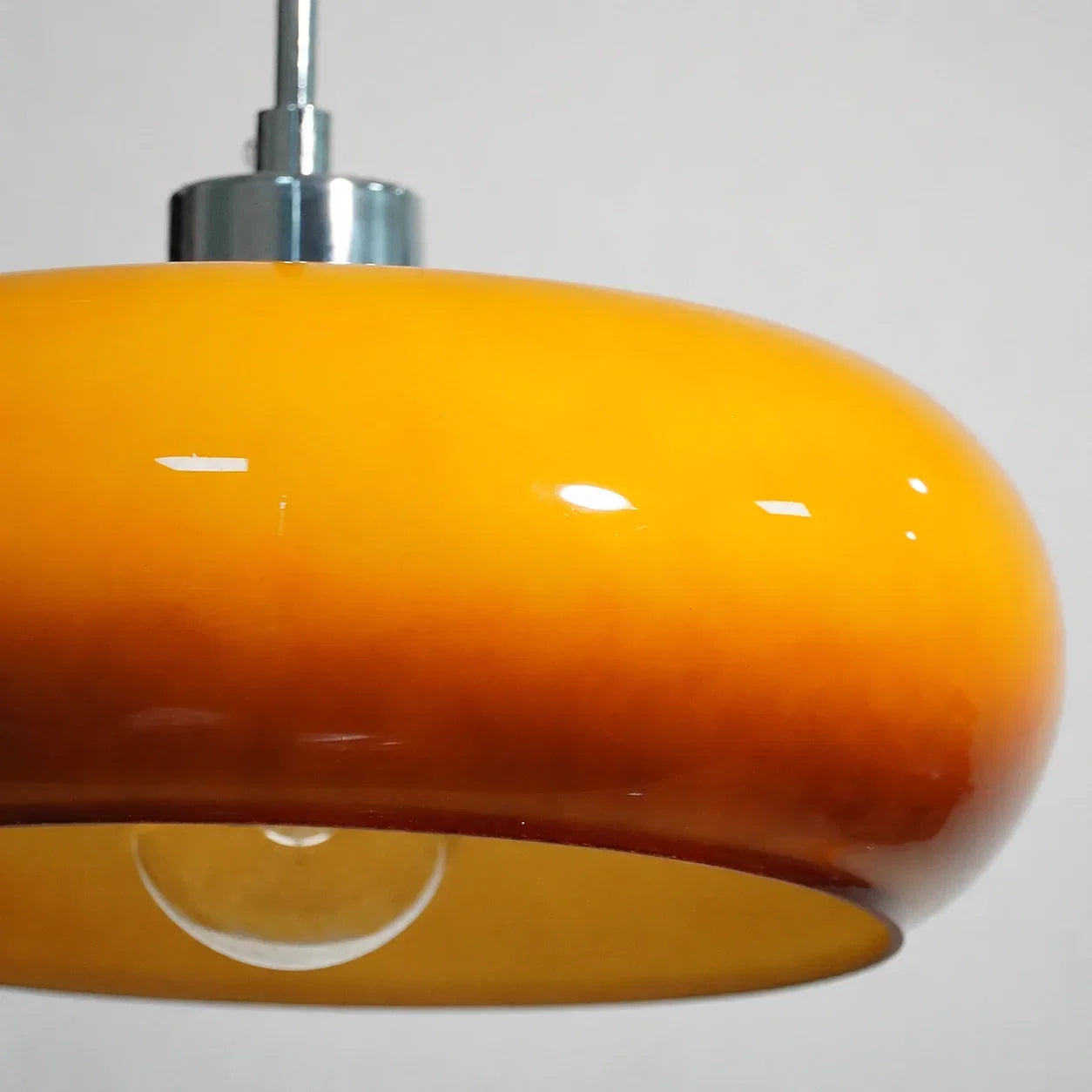 Glazen hanglamp in Bauhaus-stijl voor moderne interieurs