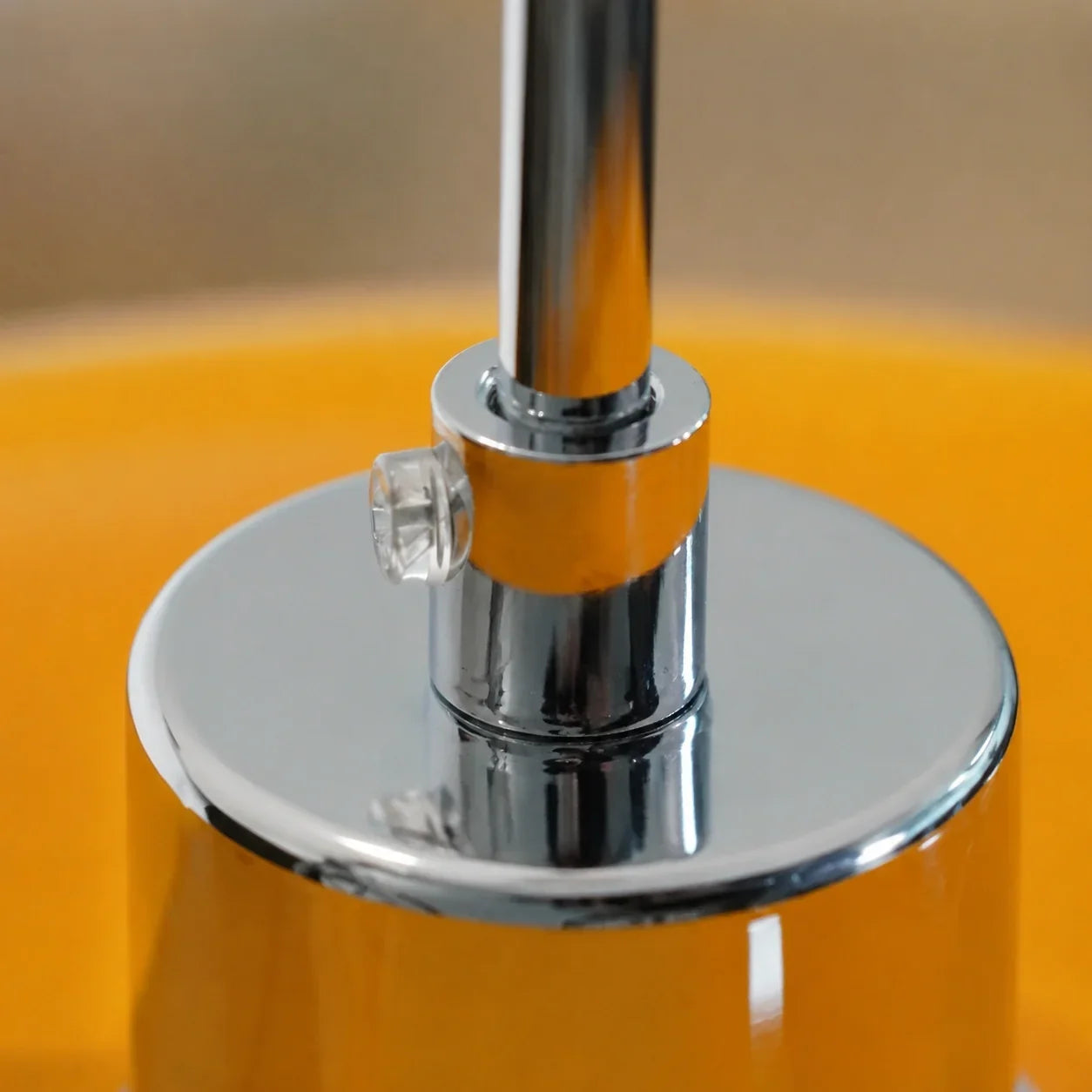 Glazen hanglamp in Bauhaus-stijl voor moderne interieurs