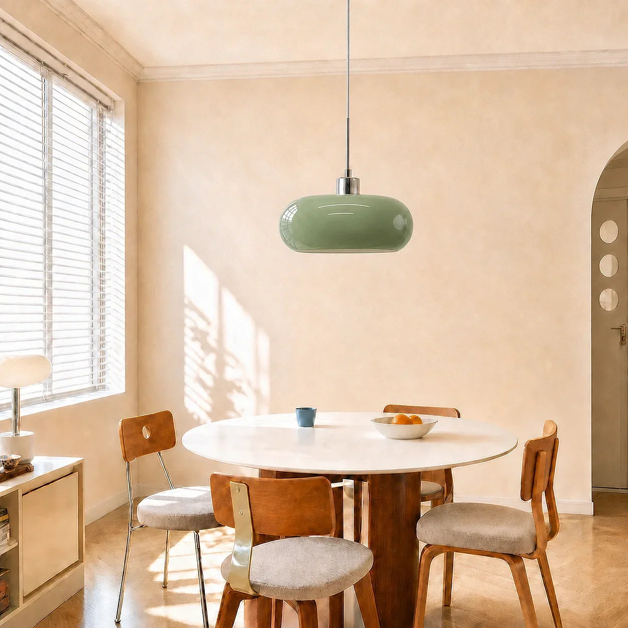 Glazen hanglamp in Bauhaus-stijl voor moderne interieurs