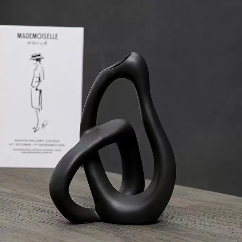 Keramieken vaas in hartvorm – modern decoratief object voor thuis