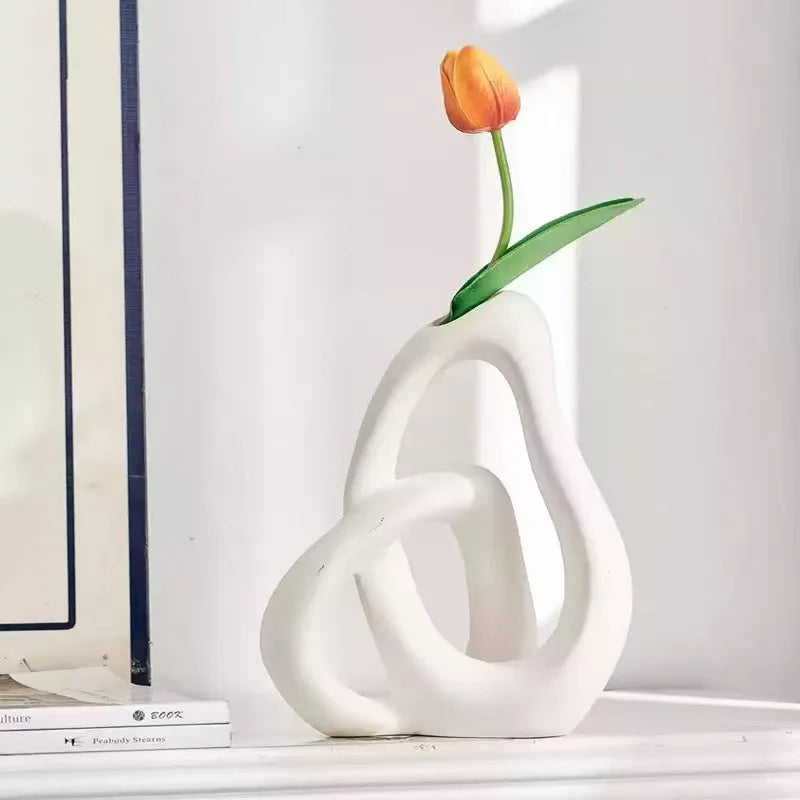 Keramieken vaas in hartvorm – modern decoratief object voor thuis