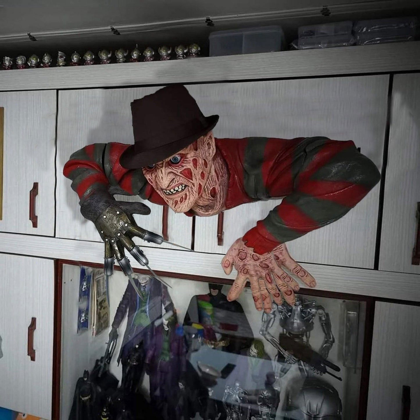 Griezelige grafwandelaar om op te hangen – Halloween wanddecoratie van hars