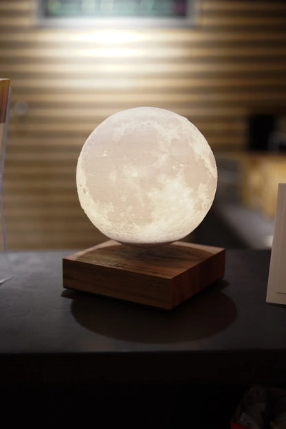 Zwevende maanlamp met magnetische levitatie en aanraaksensor