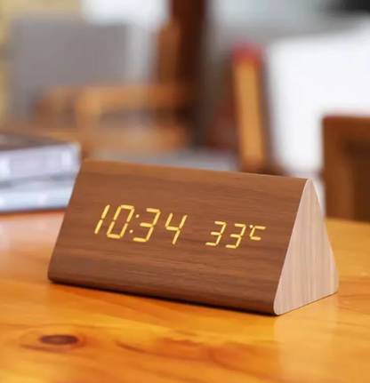 Digitale houten klok met spraakactivering en wekfunctie