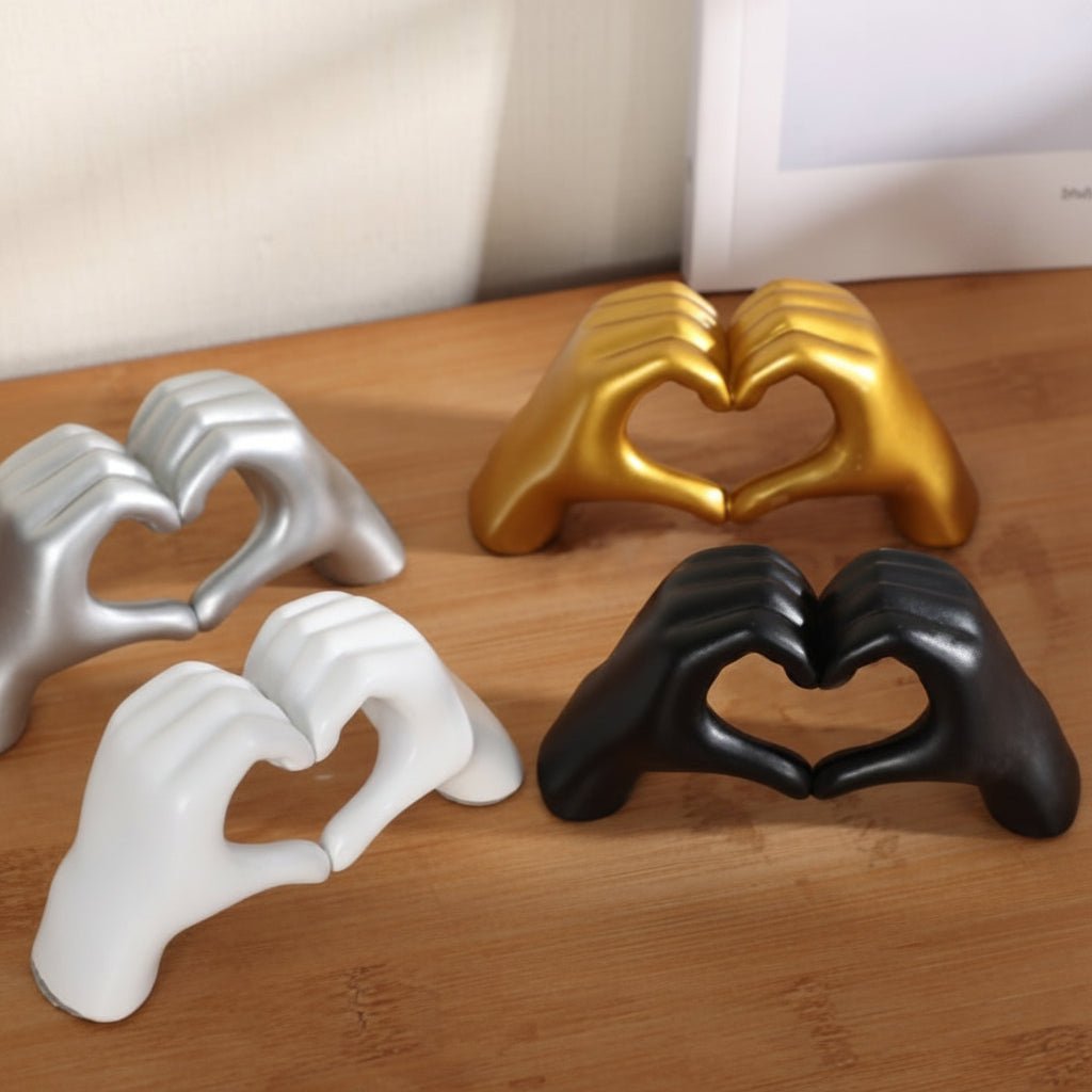 Handgesneden houten figuur – Decoratief beeldje van natuurlijk hout