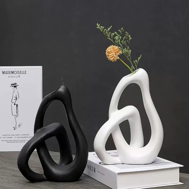 Keramieken vaas in hartvorm – modern decoratief object voor thuis