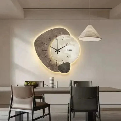 Moderne houten wandklok met stil uurwerk en USB-verlichting
