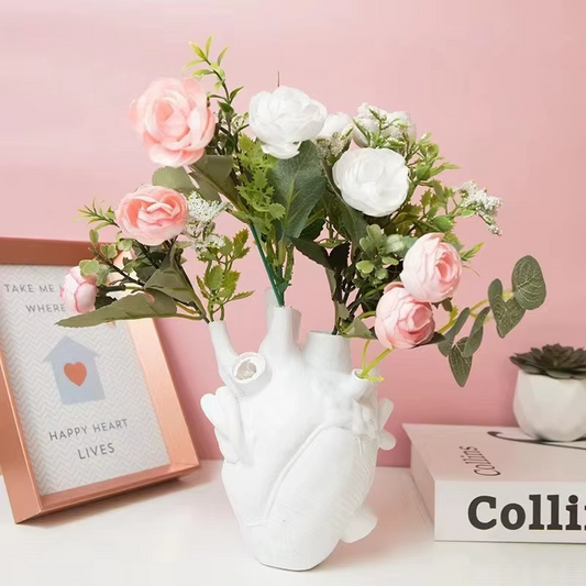 HeartBloom™ – Hartvormige vaas voor stijlvolle bloemstukken [50% Korting]