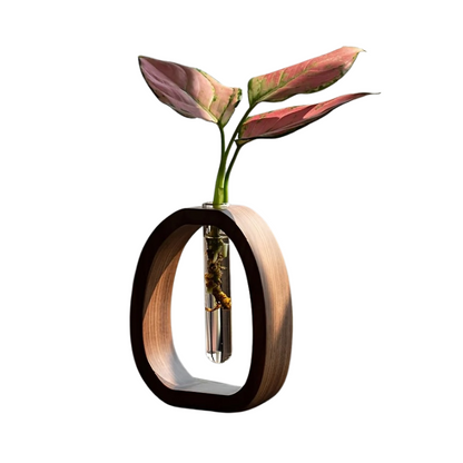 Vaas met houten frame en reageerbuis – Minimalistische tafeldecoratie