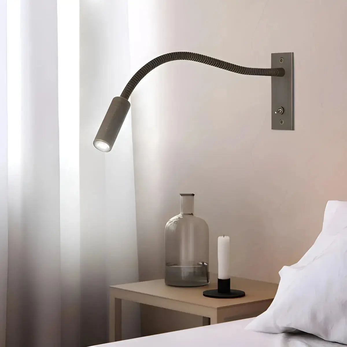Wandleeslamp met flexibele arm en drie lichtkleuren
