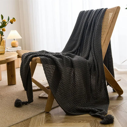 Woonplaid met grof gebreid waffelpatroon en franjeranden