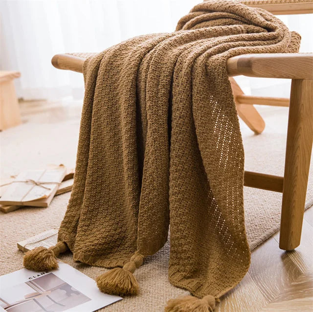 Woonplaid met grof gebreid waffelpatroon en franjeranden