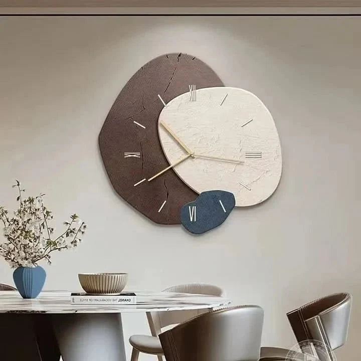 Moderne houten wandklok met stil uurwerk en USB-verlichting