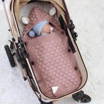 SnuggleNest™ – Gebreide Babyslaapzak met Oortjes voor Veilige Slaap
