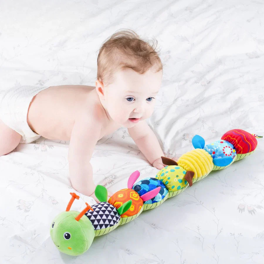 50% Korting | HappyPlush™ – Gevoelige pluche rammelaar en muzikale rups [Laatste dag korting]