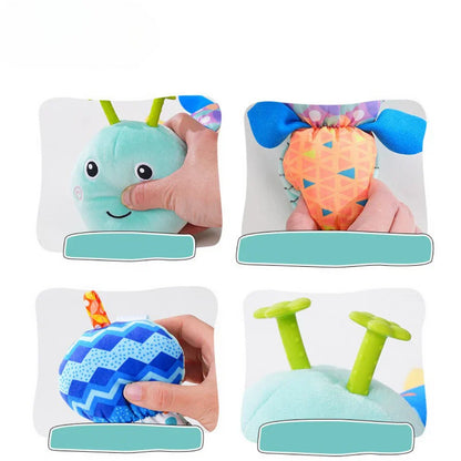 50% Korting | HappyPlush™ – Gevoelige pluche rammelaar en muzikale rups [Laatste dag korting]