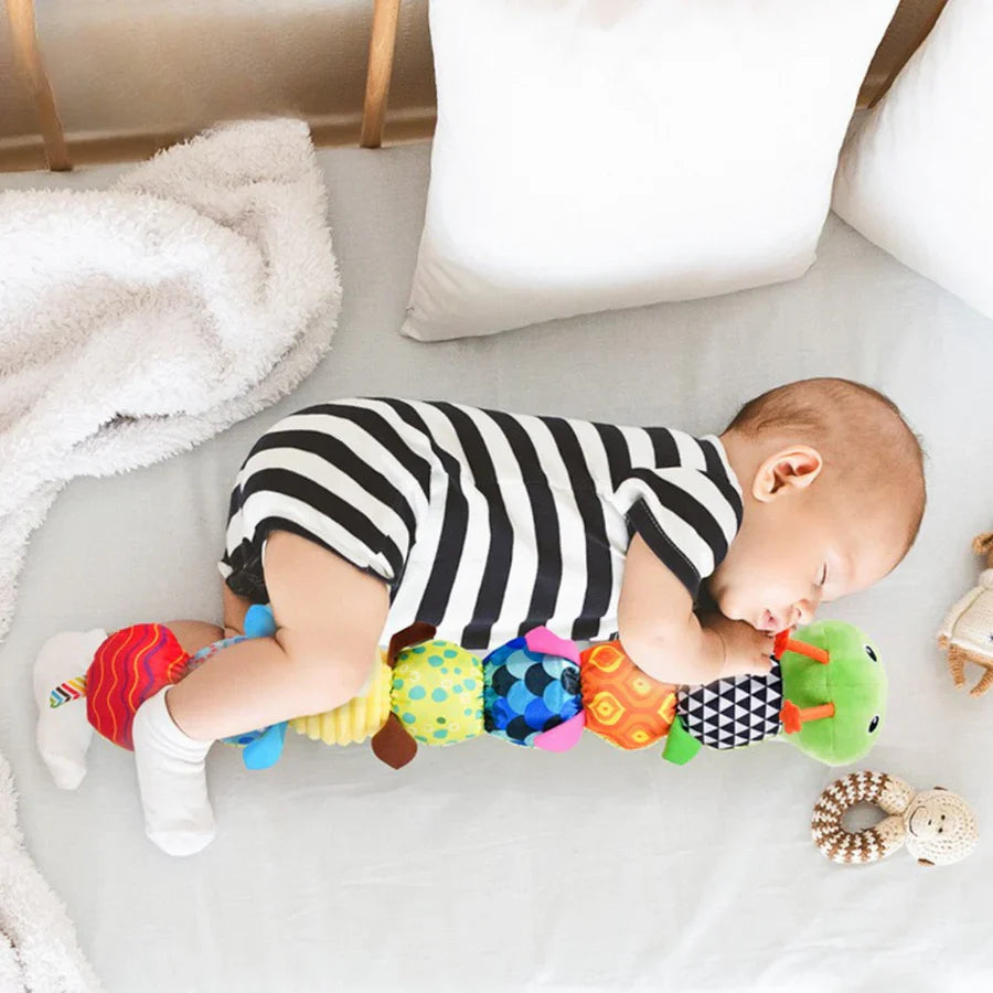 50% Korting | HappyPlush™ – Gevoelige pluche rammelaar en muzikale rups [Laatste dag korting]