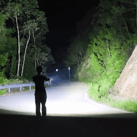 UltraFlash™ - Ultraheldere, waterdichte zaklamp met een bereik van 500 meter [50% Korting]