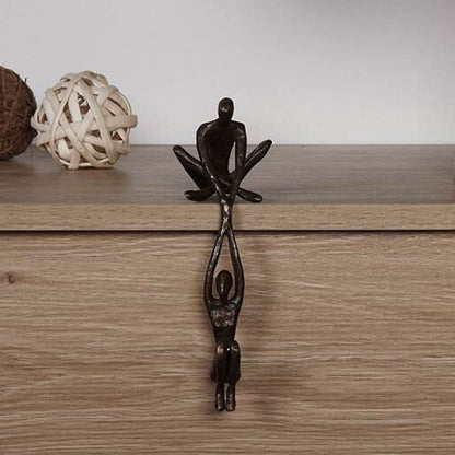 Abstracte menselijke figuur sculptuur van resin – minimalistisch design